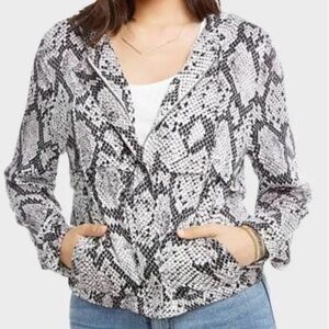 NEW NWT Chasor Snake Print 🐍 Python Hooded Blouse size Large